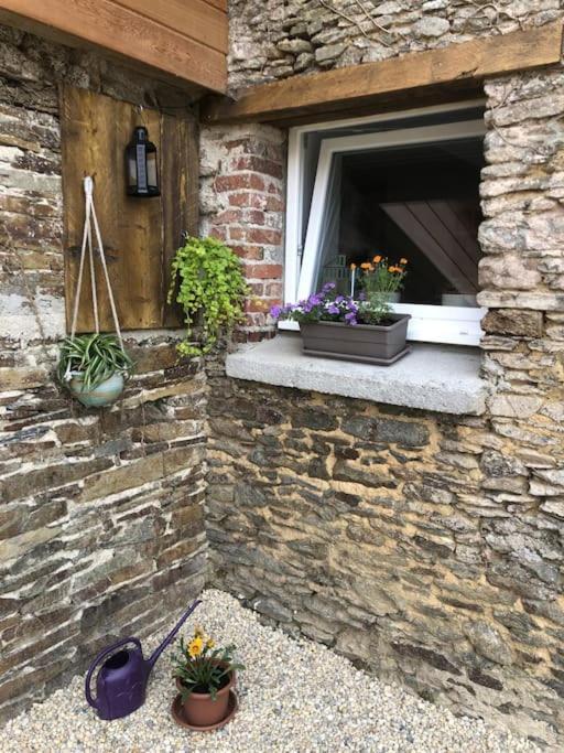 Gite De L'Hotel Castel Couvains  المظهر الخارجي الصورة